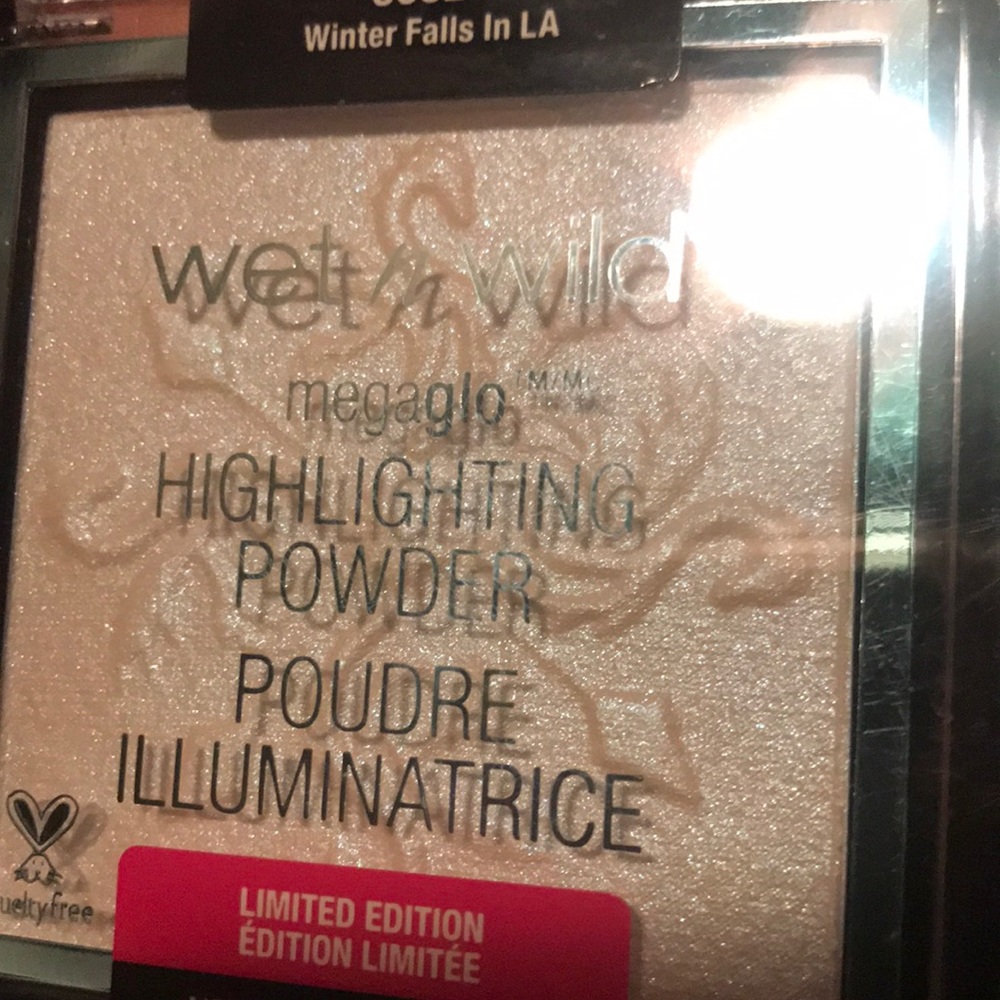 NEW WET N WILD “winter falls in LA” HIGHLIGHTER